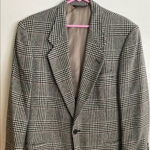 Pierre Cardin Plaid wool blazer suit coat. Size large.